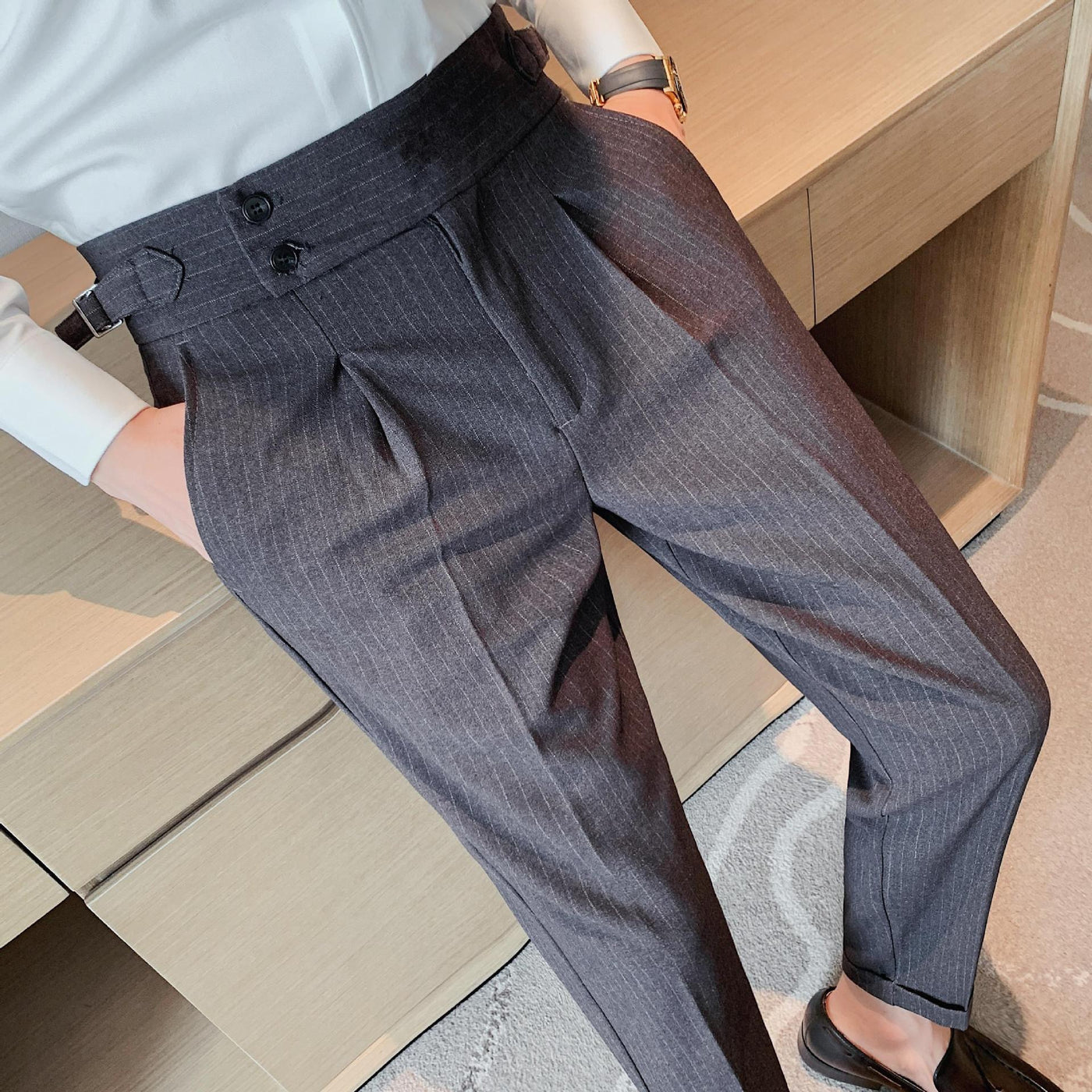 ‘Cambridge Striped Trousers’ – Die gestreifte Anzughose im Old Money Stil